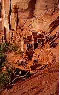 Een lange droogteperiode in het zuidwesten van Noord-Amerika omstreeks 1280 leidde tot de ondergang van de  Anasazi-beschaving. Sindsdien zijn de rotswoningen verlaten.