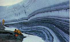 De ijslagen van Antartica verlengen onze kennis van het klimaat tot 220.000 jaar geleden. Ze hebben dus de tijd bevroren tot voor de laatste twee ijstijden.